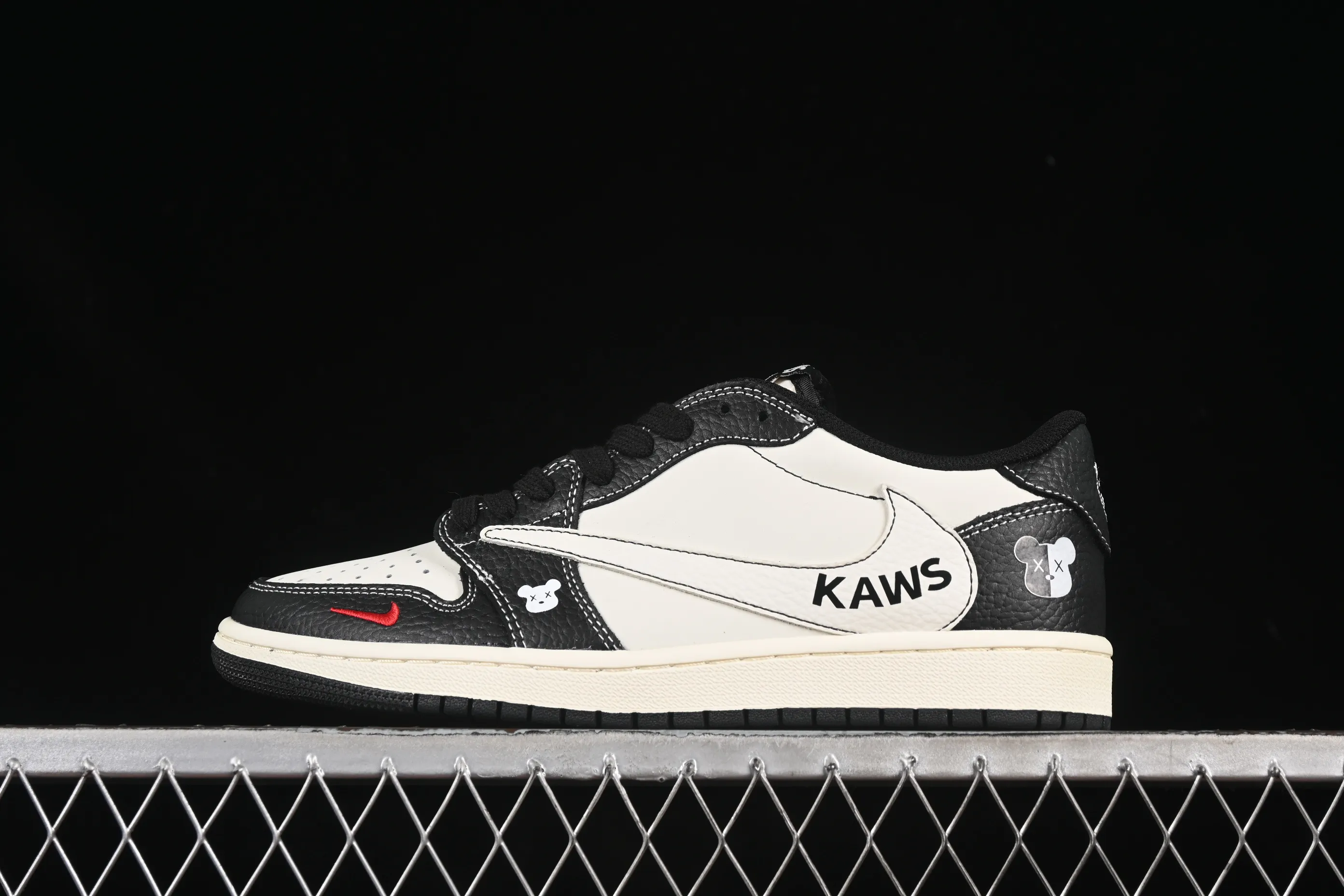 All categories Air Jordan Jordan series basketball shoes Air Jordan 1 Low high-end customized low-top sneakers Travis Scott x Fragment Design x Air Jordan 1 Low OG SP AJ1 violent bear joint black and white small red hook low-top cultural casual sneakers XZ5749-004